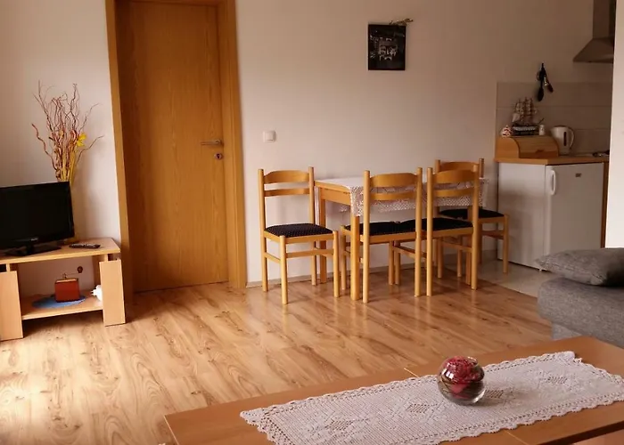 Babic アパート トロギール